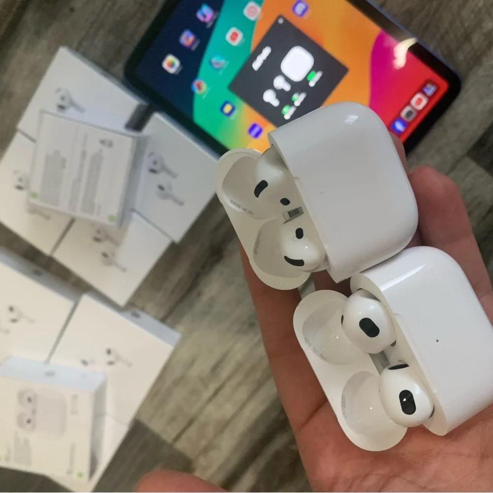 Wireless Earbuds with Charging Case - White